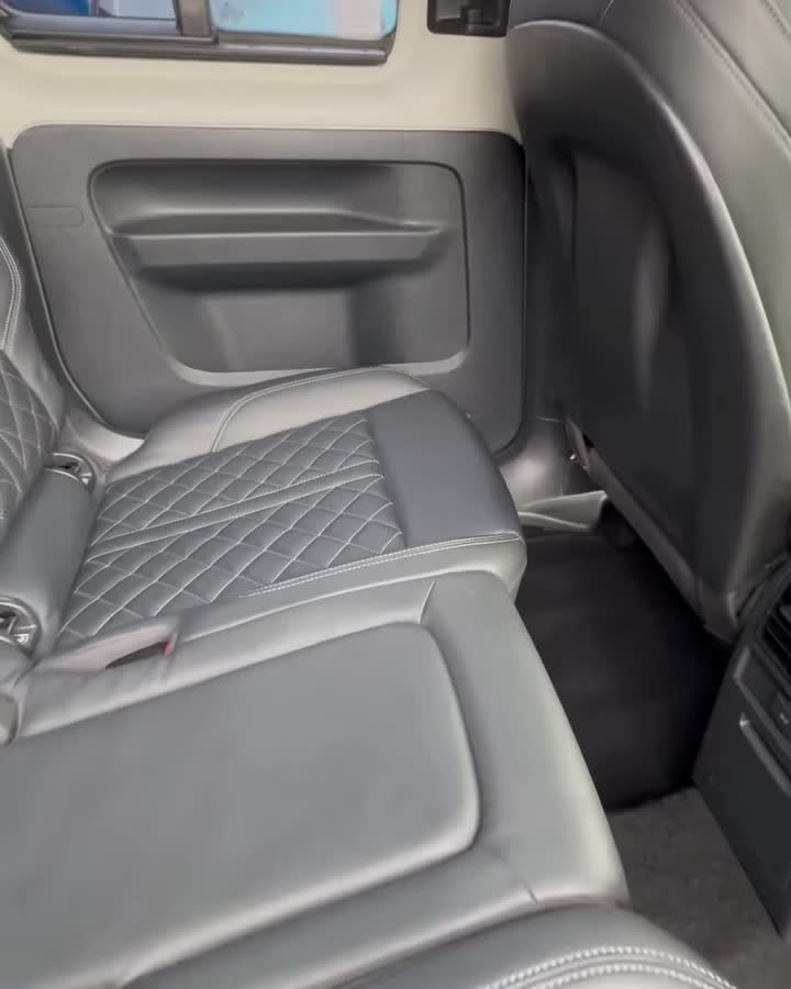 Rear seats and door card of the VW Caddy, cleaned